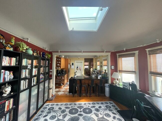 Building Photo - 18 Oakland St