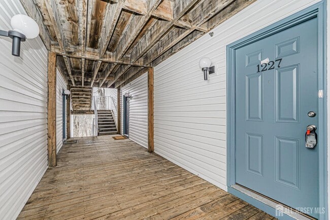 Building Photo - 1227 Waterford Dr