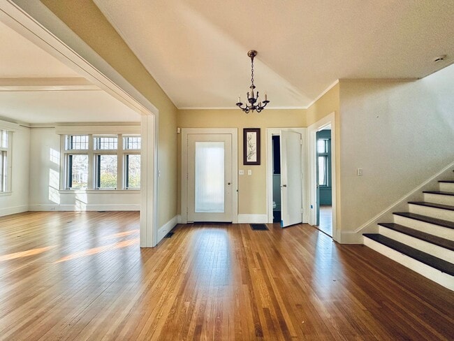 Building Photo - 671 Prospect St