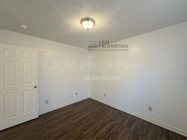 Building Photo - 722 S Lindsay St