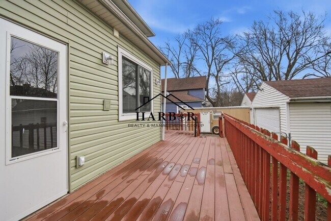 Building Photo - 1/2 Off first full month of rent!