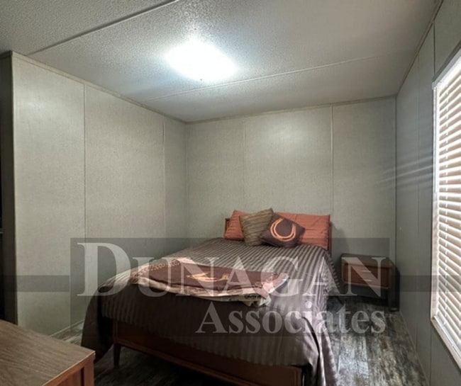 Building Photo - 4 Bedroom 4 Bath Mobile Home- Fully Furnished