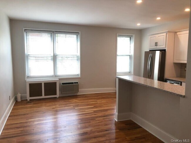 Building Photo - 111 7th St