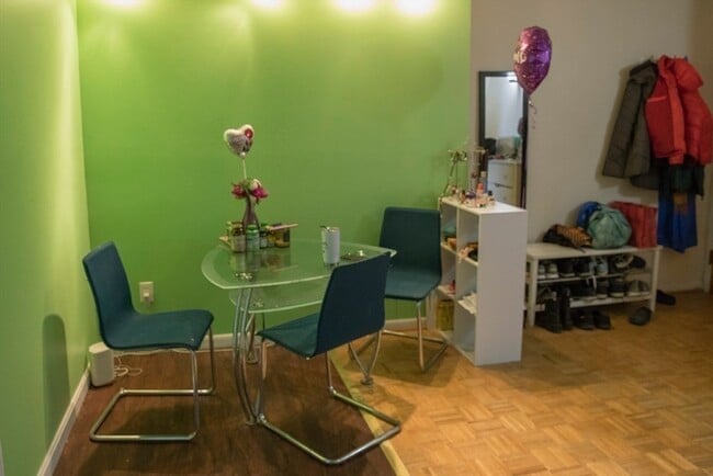 Building Photo - 164 Galen St