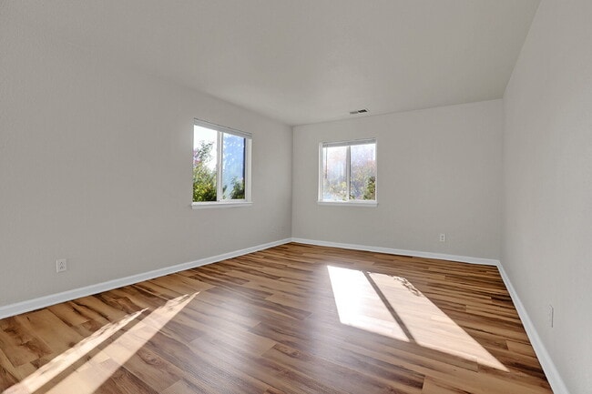 Building Photo - $2,150.00, 3 Bed, 2 bathroom located in De...