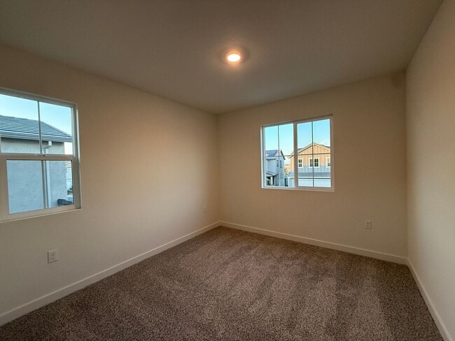 Building Photo - 4 Bed 2.5 Ba 2 Story 2 Car