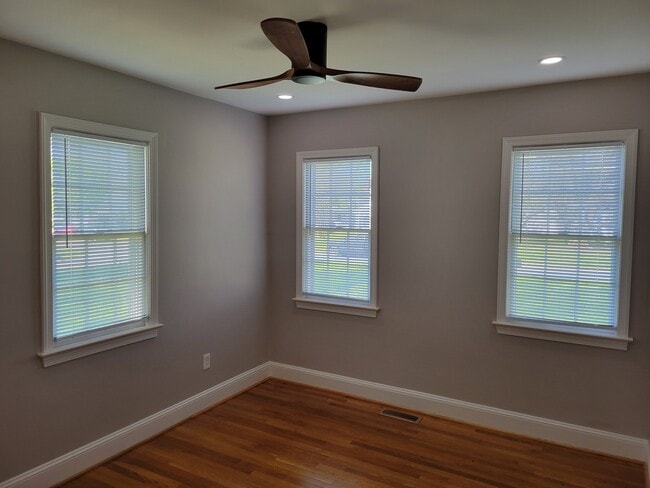 Building Photo - 126 Tred Avon Ave