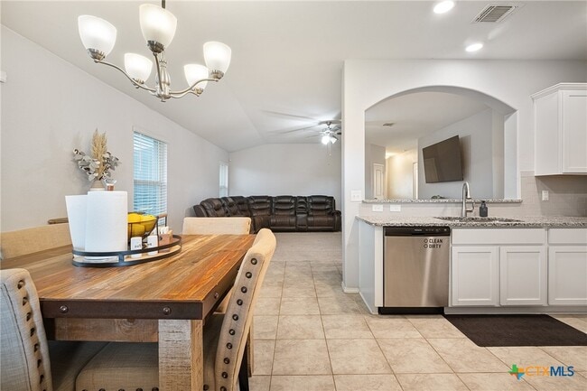 Building Photo - 5541 Perdita Dr