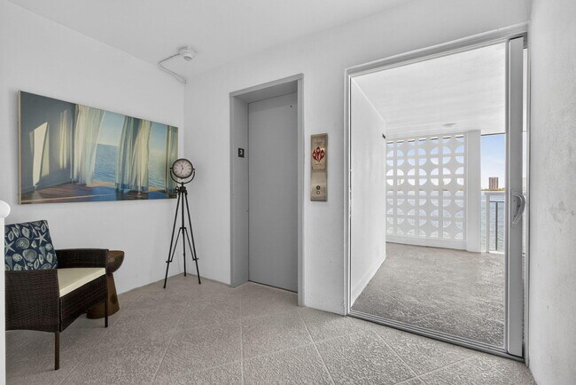 Building Photo - 100 Shore Ct