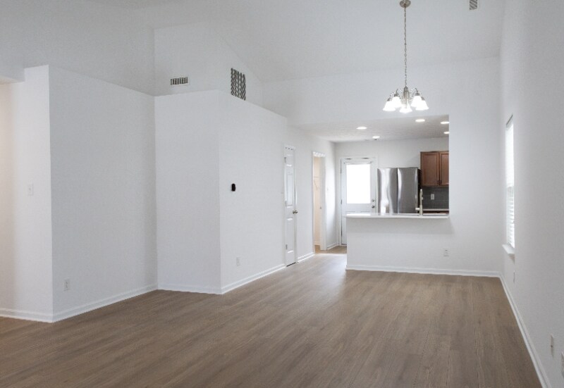 Building Photo - 931 Maidstone Ave