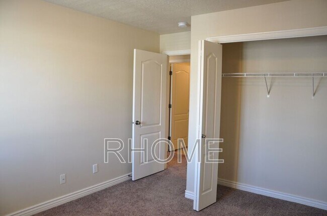 Building Photo - 1705 Westbury Way