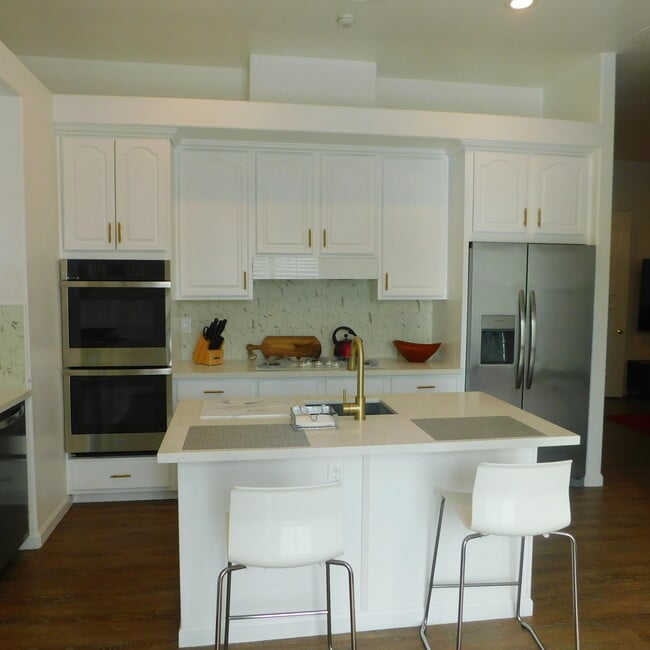 Building Photo - 14 Mission Palms Dr W