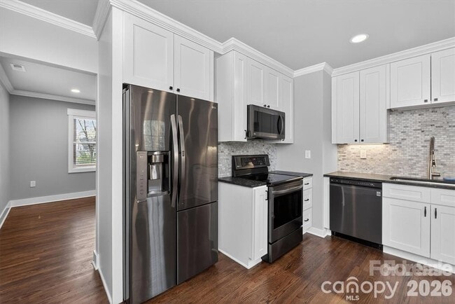Building Photo - 307 E Peterson Dr
