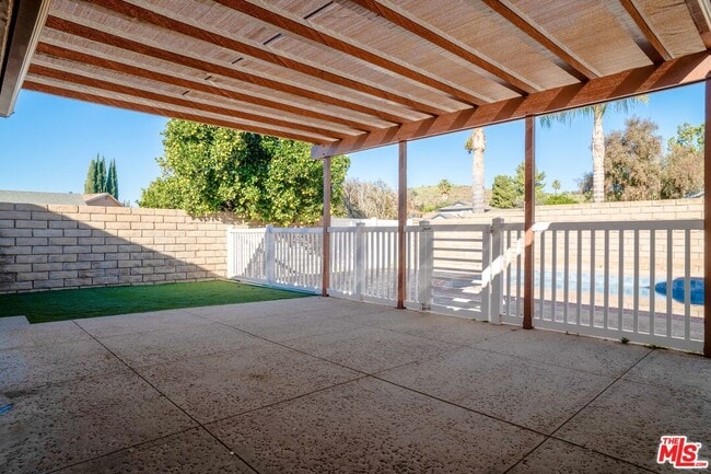 Building Photo - 233 Longfellow St