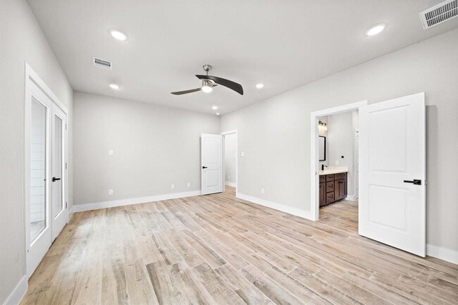 Building Photo - 228 W 28th St