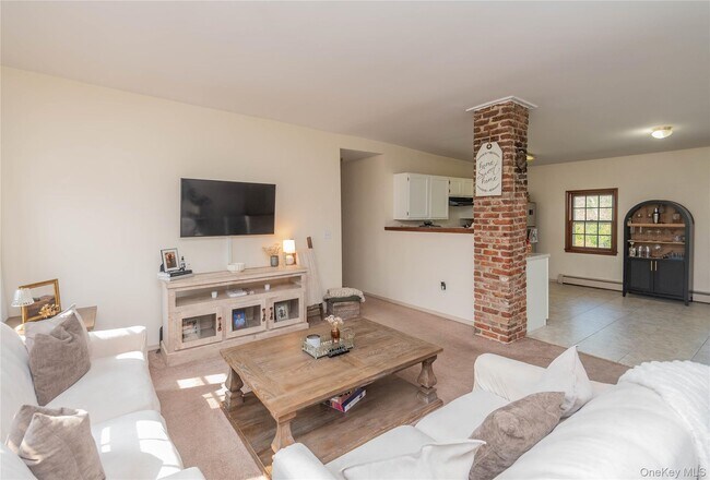 Building Photo - 102 Ward St