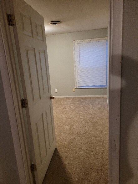 Building Photo - 1010 N Pine St