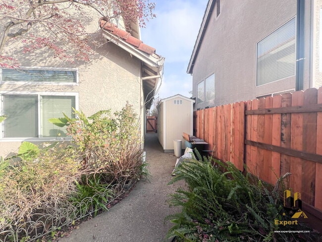 Building Photo - 8204 Eversley Ct