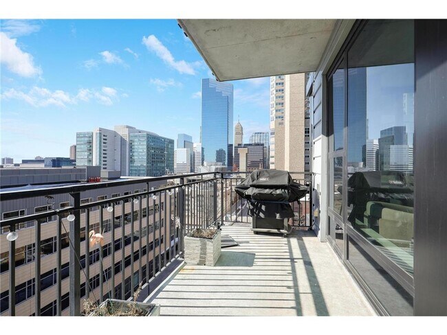 Building Photo - 740 Portland Ave