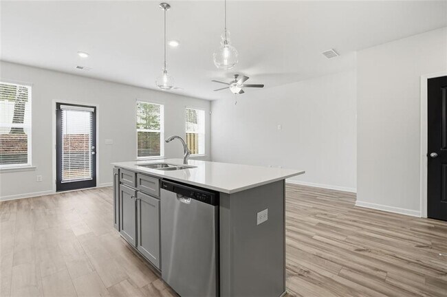 Building Photo - 204 Flier Dr