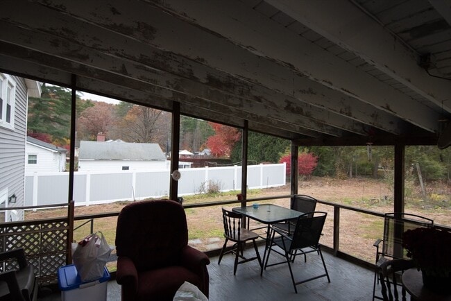 Building Photo - 227 Green River Rd