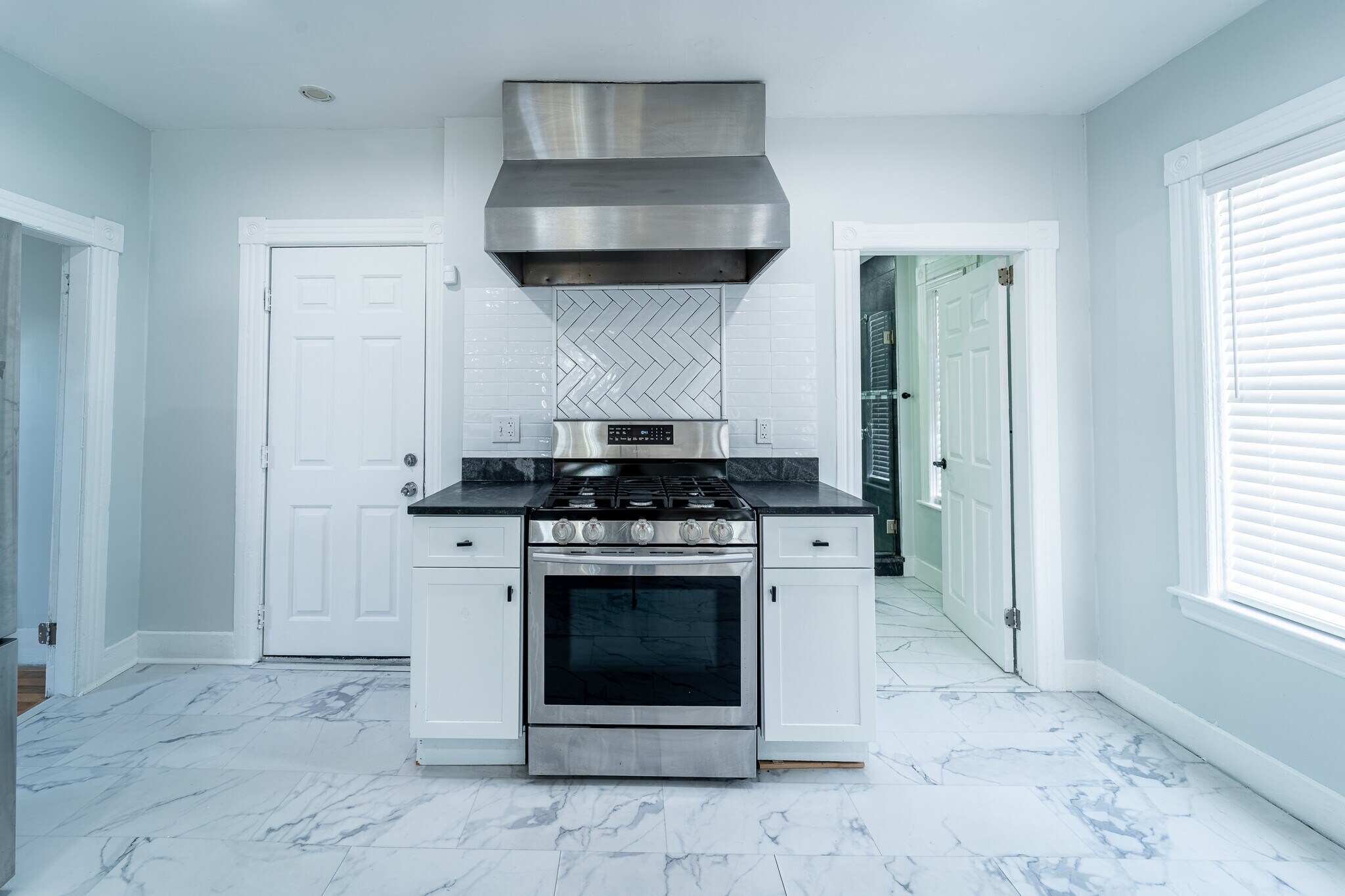 Building Photo - 48 Beaver St