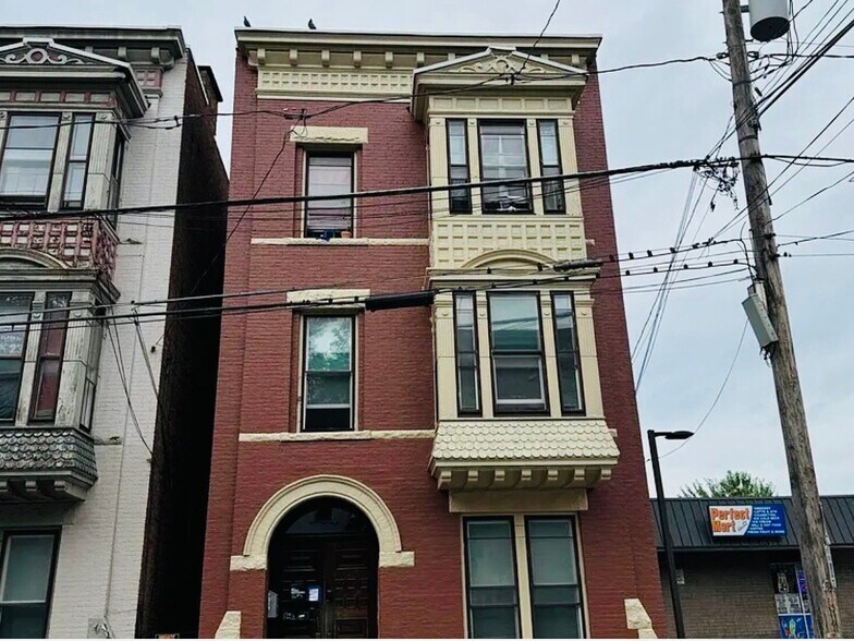 Building Photo - 3279 6th Ave
