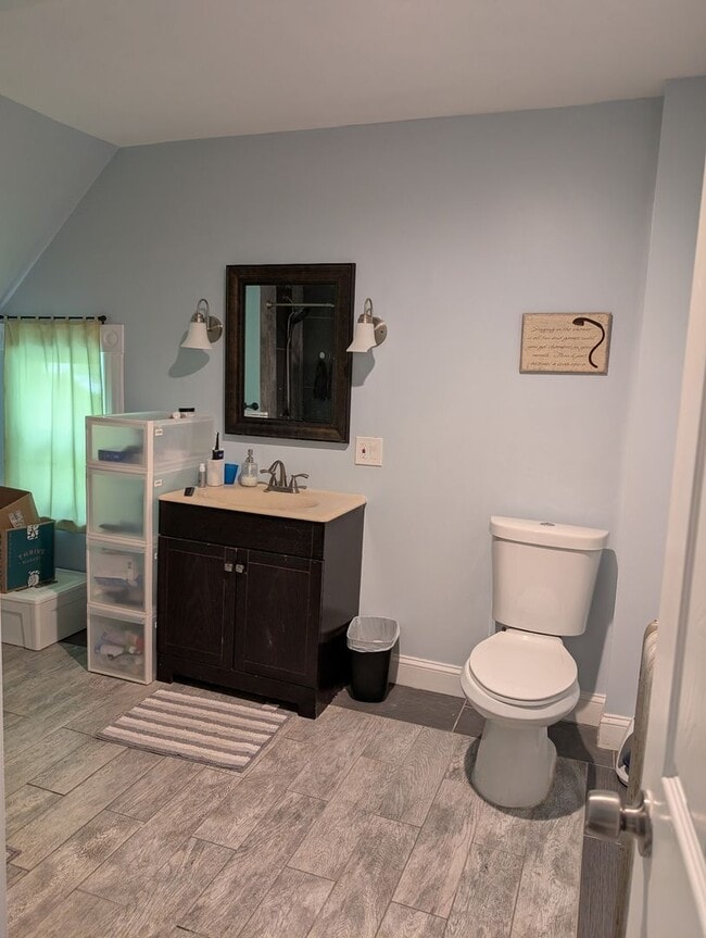 Building Photo - Charming 3-Bedroom, 3-Bathroom Home