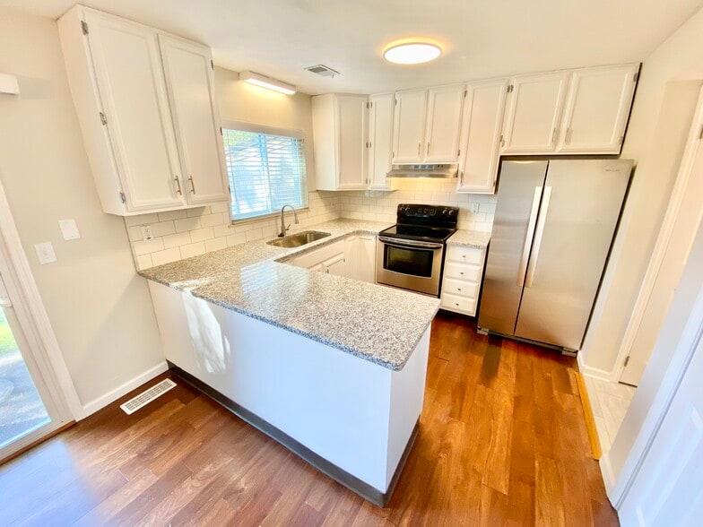 Building Photo - 87 Teays Pt
