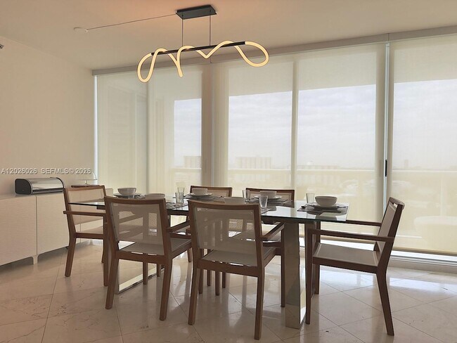 Building Photo - 16400 Collins Ave