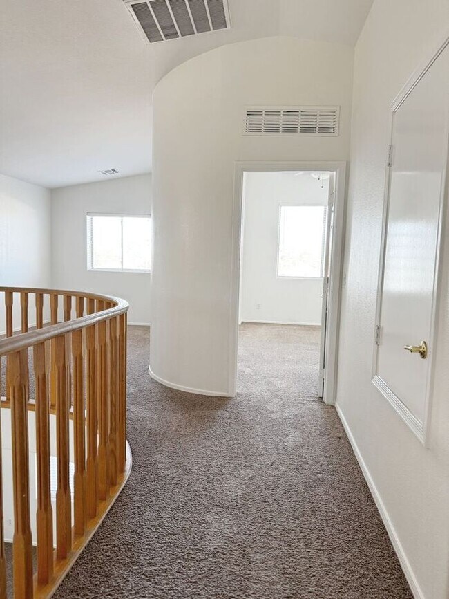 Building Photo - ABSOLUTELY STUNNING 4BR 2.5BA, OVER 2100SQFT, COMMUNITY POOL, CHANDLER