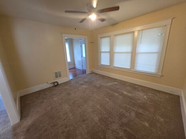 Building Photo - 35 Manitou Ave