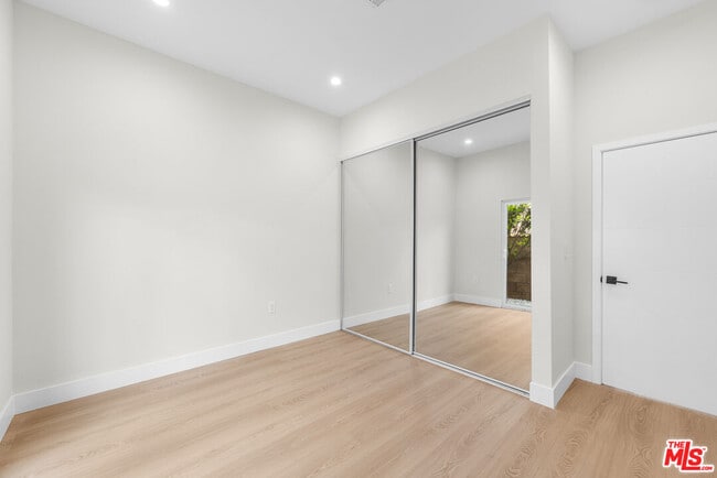 Building Photo - 5127 Don Pio Dr