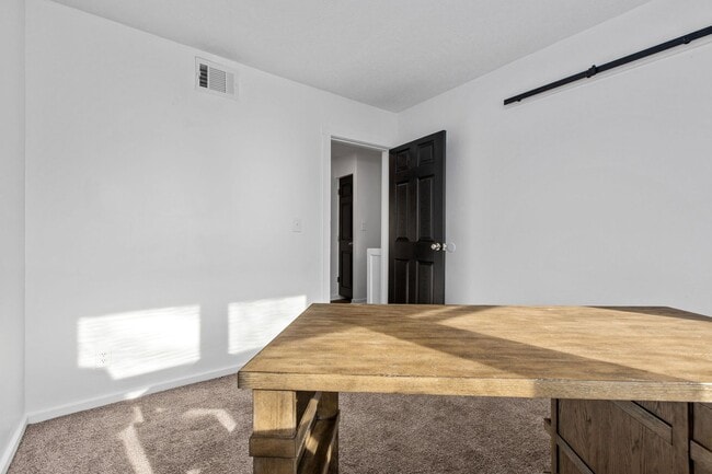 Building Photo - 3BR Townhome for Rent - with Central Air!!