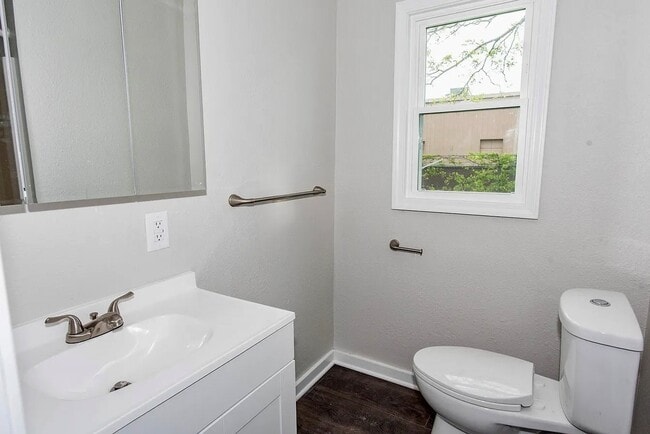 Building Photo - 1226-1222 Shakespeare Ave