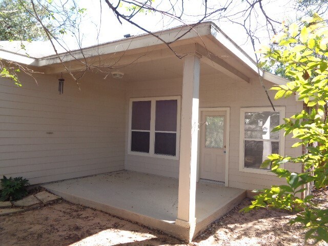 Building Photo - 30002 Saw Oaks Dr