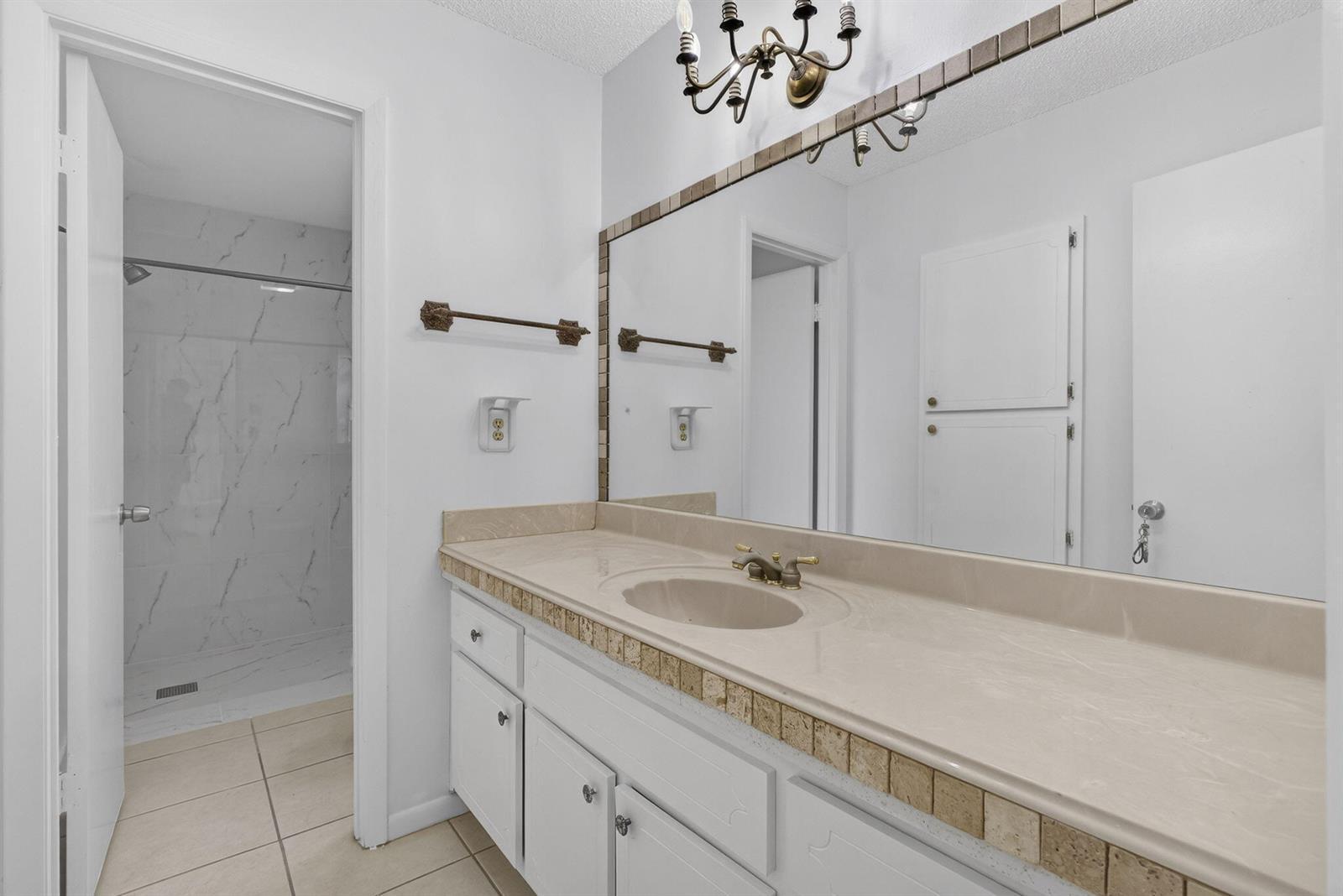 Building Photo - 11925 Suellen Cir