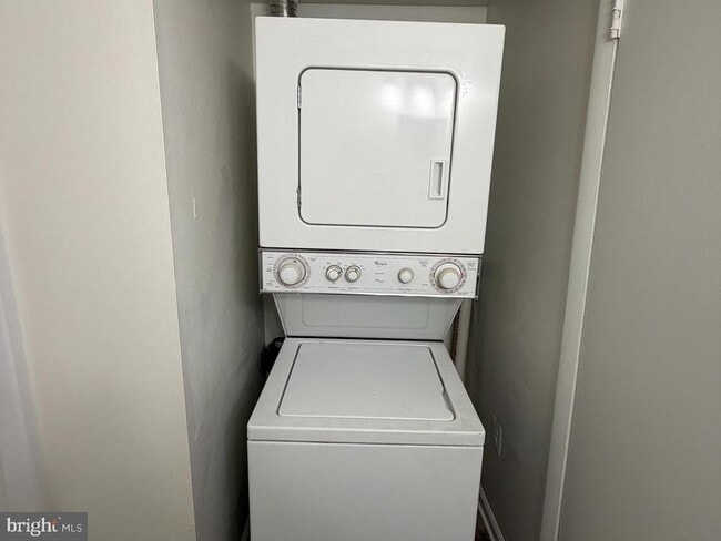 Building Photo - 5485 Harpers Farm Rd