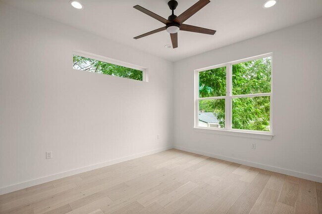 Building Photo - 5305 Ledesma Rd