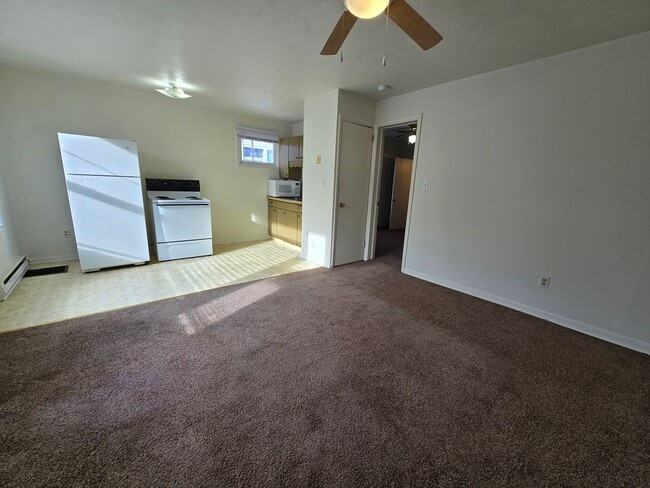 Building Photo - 618 E Mulberry St