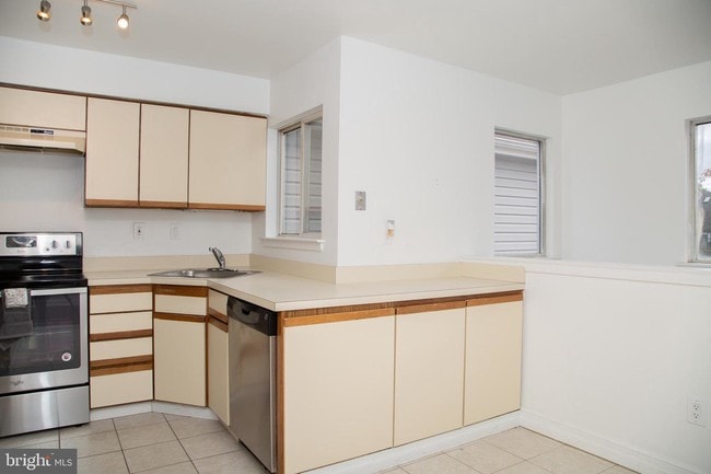 Building Photo - 828 Chanticleer