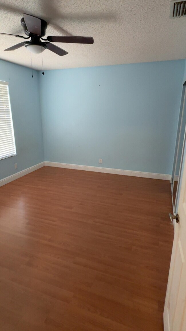 Building Photo - 5855 Northpointe Ln