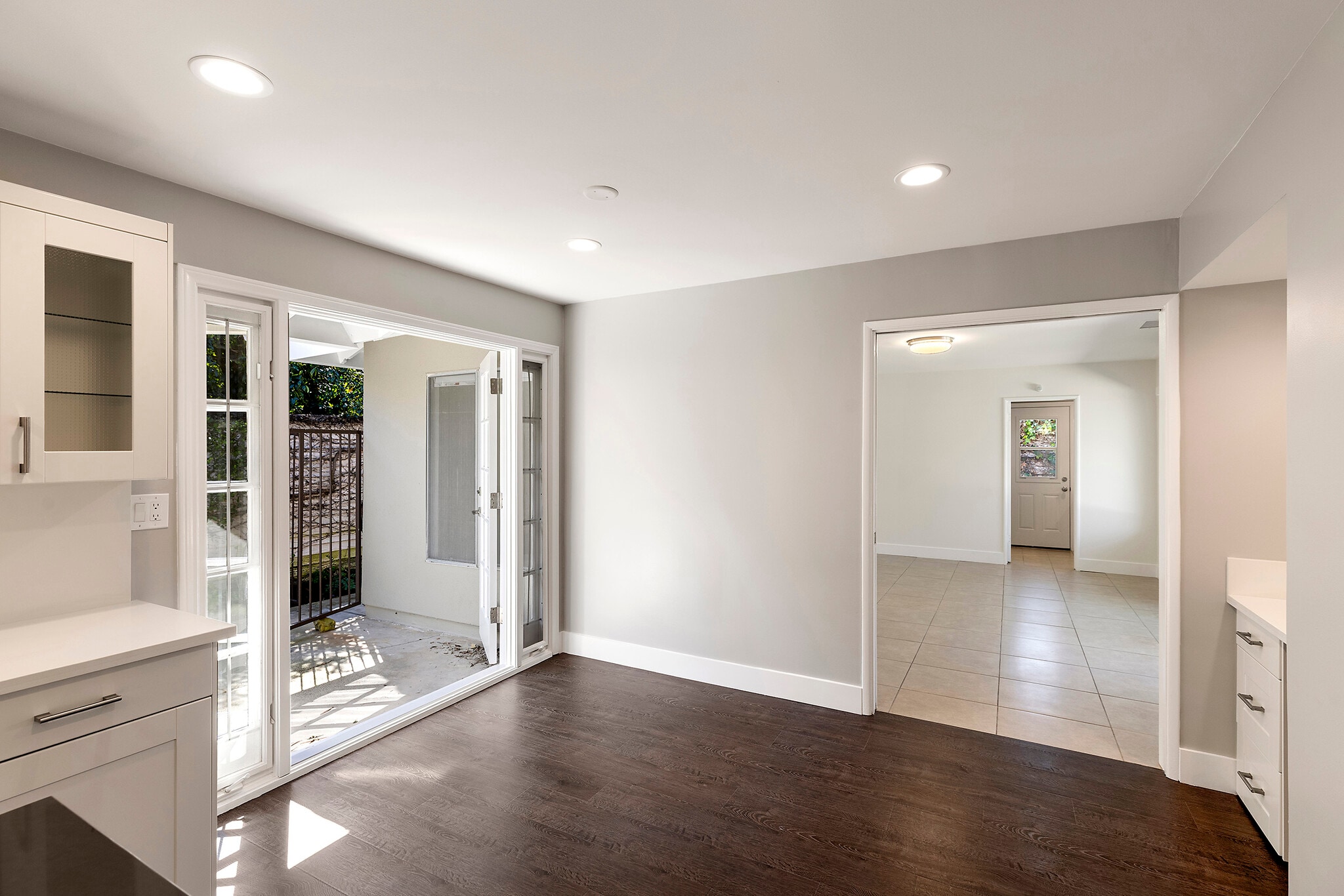 Building Photo - 1901 Altura Dr