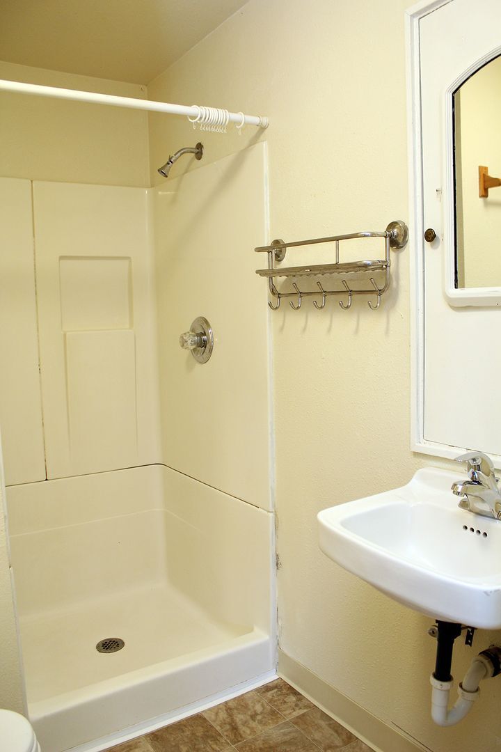 Building Photo - 10605 SE Bush St