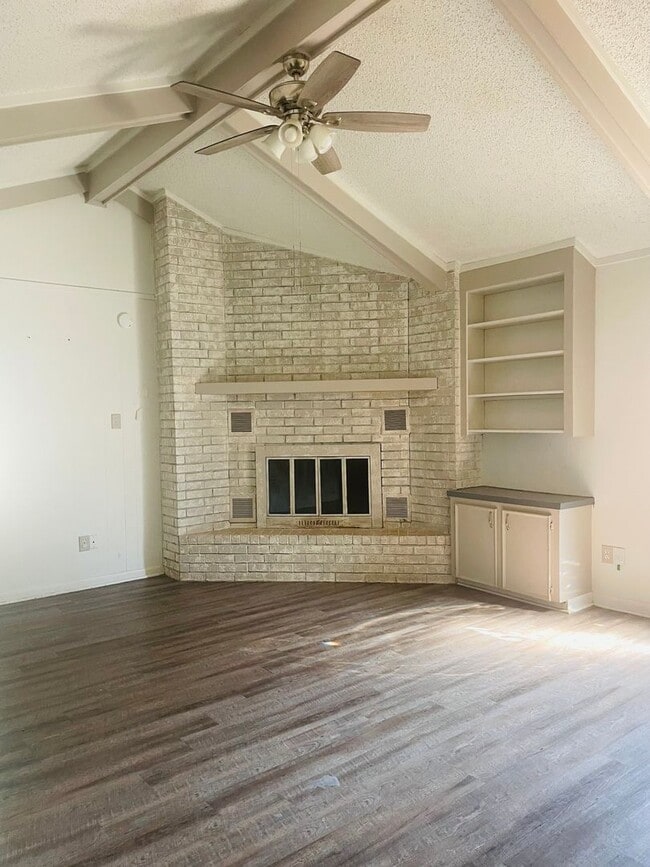 Building Photo - 3- Bedroom, 2- Bathroom - Move-In Ready