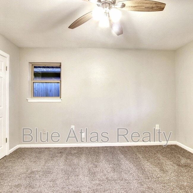 Building Photo - 608 W Pleasantview Dr