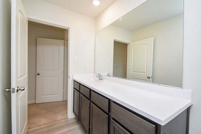 Building Photo - 405 Texas Olive Dr