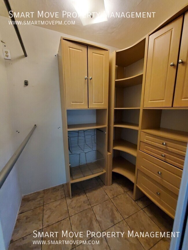 Building Photo - 6030 Kirkwood Cir