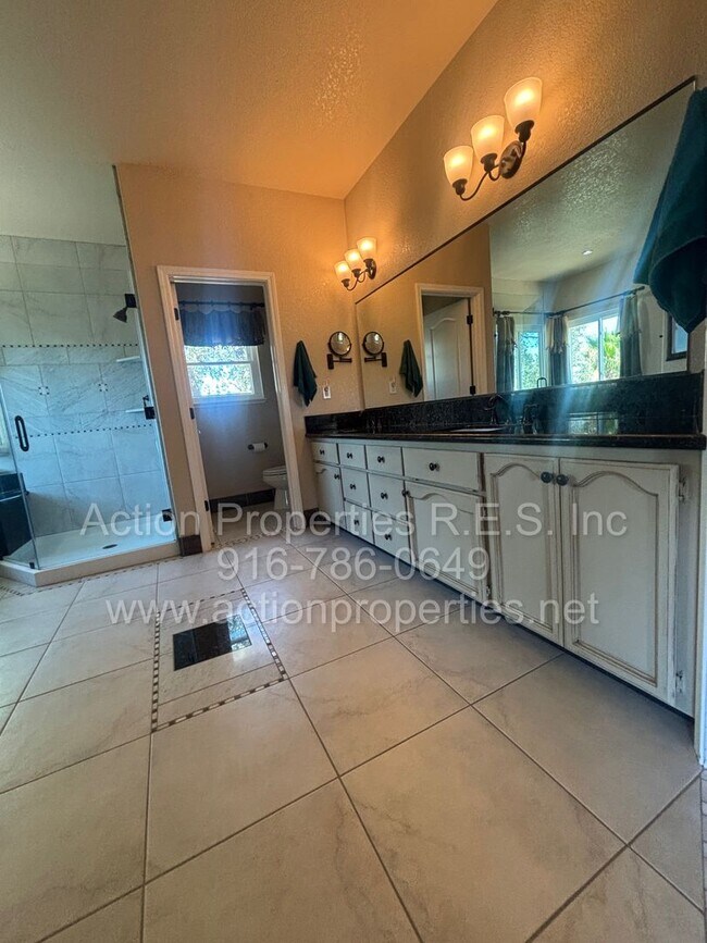 Building Photo - 4726 Abbey Hill