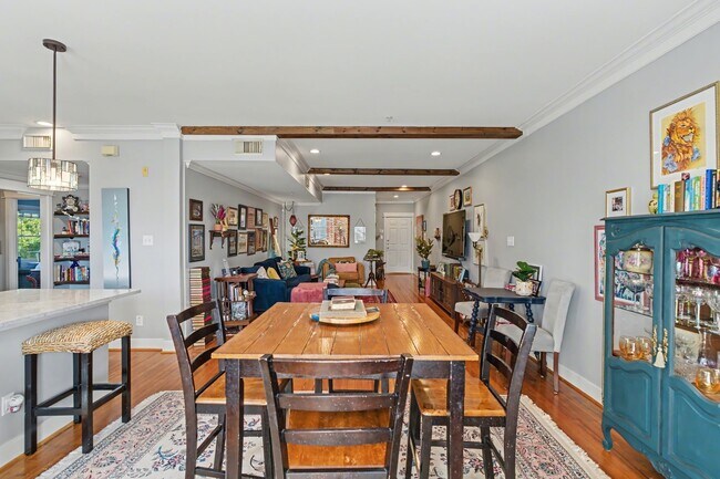 Building Photo - 215 W Norma St